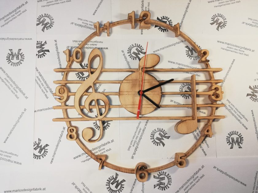 Wanduhr Motiv Musik Notenschlüssel aus Holz Buche