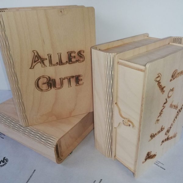 Buchcover Schatulle Geschenkbox mit Verschluss aus Holz Buche