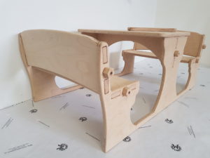 Kindersitzgruppe Sitzkombination Essbänkchen mit Tisch aus Holz Buche